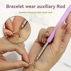 New Bracelet Clasp Helper Tool – One-Handed Bracelet Fastener Hook